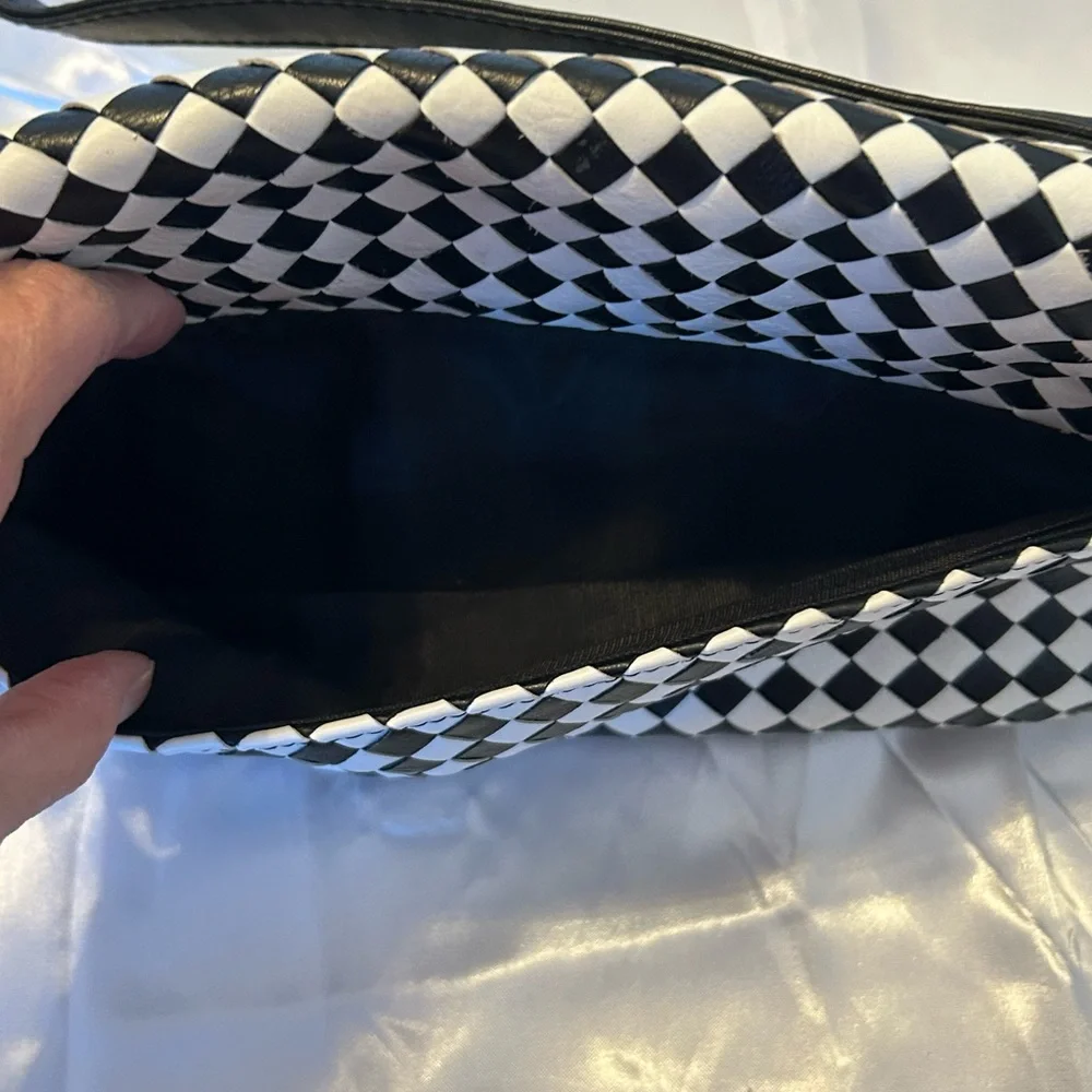 Valerie Stevens Woven Black White Leather Purse Snap‎ Closure 8”x11”. NWT